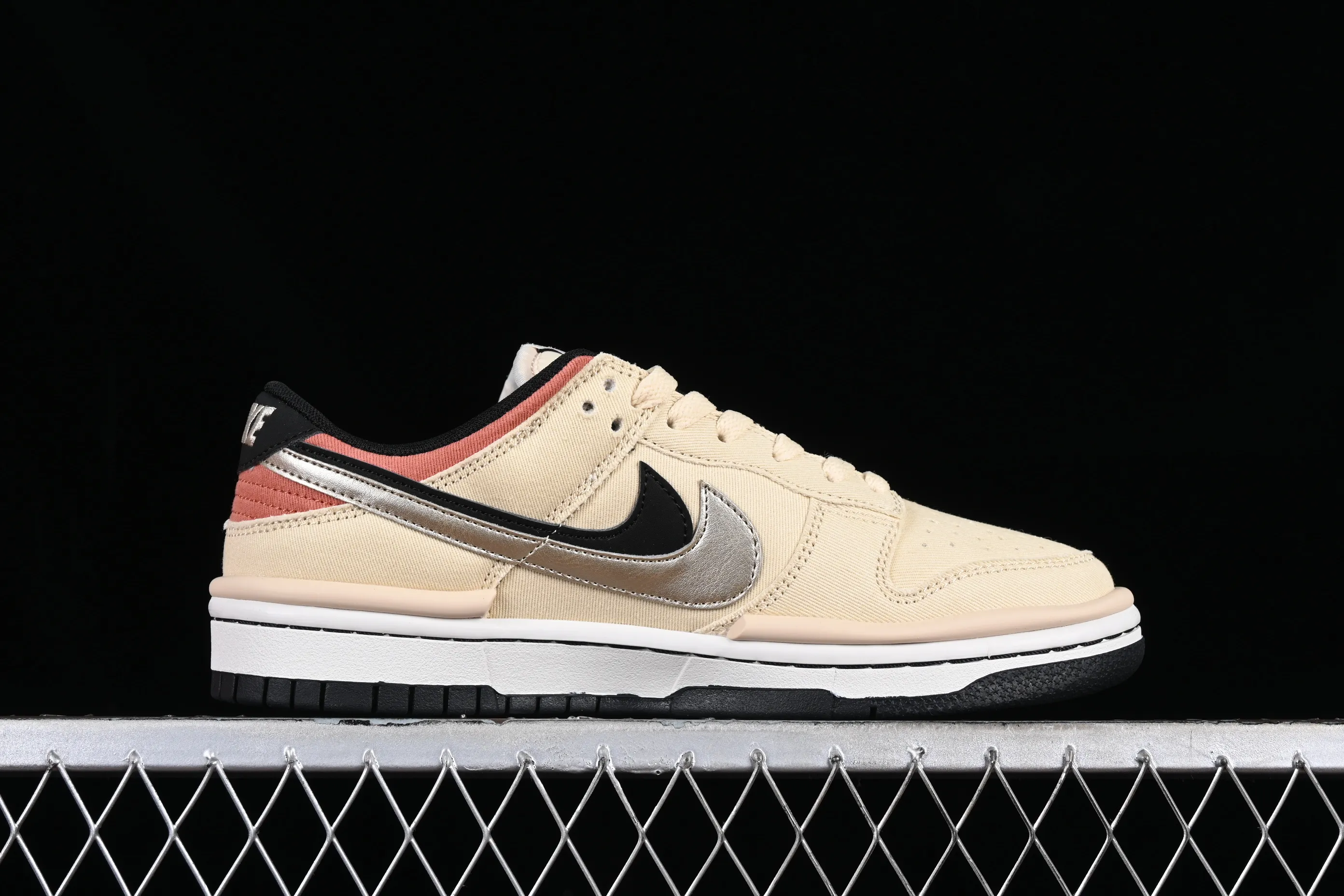 All categories Nk SB Dunk Series Nk SB Dunk Low low-top sneakers Otomo Katsuhiro x Nk SB Dunk Low washed denim canvas double hook Otomo Katsuhiro low-top casual sports skateboard shoes DZ2794-468